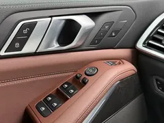 2021 BMW X5 xDrive40i Premium M Sport Package, чёрный — фото 19