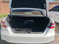 2021 Toyota Camry 2.5G Luxury, белый — фото 4