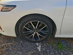 2021 Toyota Camry 2.5G Luxury, белый — фото 6