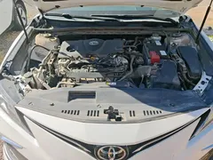 2021 Toyota Camry 2.5G Luxury, белый — фото 8