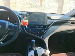 2021 Toyota Camry 2.5G Luxury, белый — фото 13