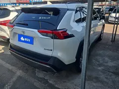 2021 Toyota RAV4 2.0L CVT 2WD Fashion Plus, белый — фото 3