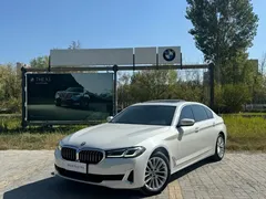 2021 BMW 5 Series 525Li Luxury Package, белый — фото 1