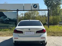 2021 BMW 5 Series 525Li Luxury Package, белый — фото 5