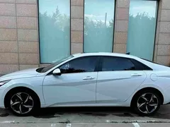 2022 Hyundai Elantra 1.5L CVT LUX Premium, белый — фото 3