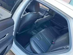 2022 Hyundai Elantra 1.5L CVT LUX Premium, белый — фото 5