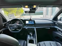 2022 Hyundai Elantra 1.5L CVT LUX Premium, белый — фото 6