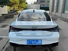 2022 Hyundai Elantra 1.5L CVT LUX Premium, белый — фото 16