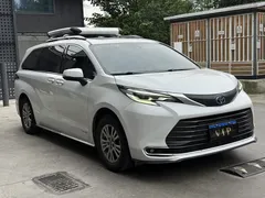 2021 Toyota Sienna 2.5L Hybrid Comfort, белый — фото 3