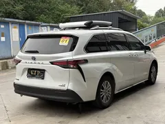 2021 Toyota Sienna 2.5L Hybrid Comfort, белый — фото 4
