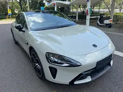 2026 Xiaomi SU7 RWD Standard, белый — фото 3