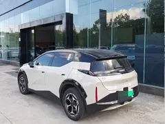 2025 Zeekr X 5-seat RWD — фото 3