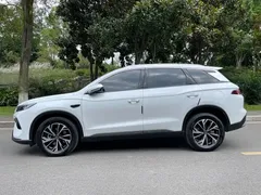2025 BYD Song Pro 2nd Gen Smart Driving DM-i PHEV 75km Leading, белый — фото 4