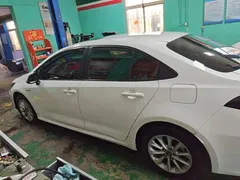 2021 Toyota Corolla Hybrid 1.8L E-CVT Elite, белый — фото 25