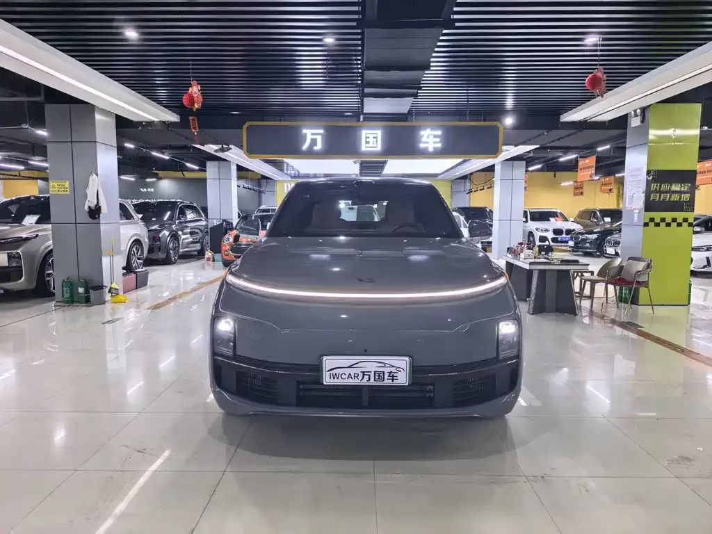 2025 Li Auto L8