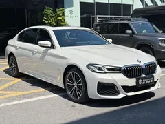 2021 BMW 5 Series 530Li Leading M Sport Package, белый — фото 3