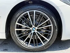 2021 BMW 5 Series 530Li Leading M Sport Package, белый — фото 4