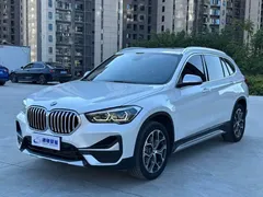2022 BMW X1, белый — фото 1