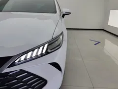 2025 BYD Qin PLUS DM-i PHEV Smart Driving 55km Leading, белый — фото 5
