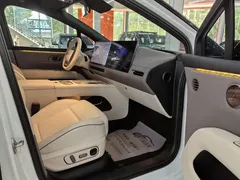 2025 Li Auto i6 4WD Standard, белый — фото 9