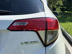 2020 Honda Vezel 1.5L CVT Luxury, белый — фото 11