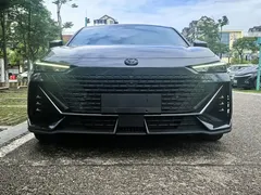 2022 Changan UNI-V 1.5T Premium — фото 2