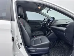 2022 Toyota Yaris L Zhixuan X 1.5L CVT Luxury Plus, белый — фото 12