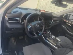 2022 Toyota Highlander Hybrid 2.5L 4WD Premium 7-seat, белый — фото 12