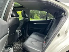2021 Toyota Camry Hybrid 2.5HS Fashion, белый — фото 4