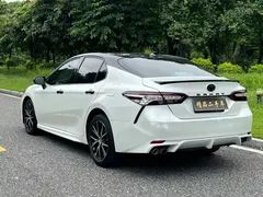 2021 Toyota Camry Hybrid 2.5HS Fashion, белый — фото 12