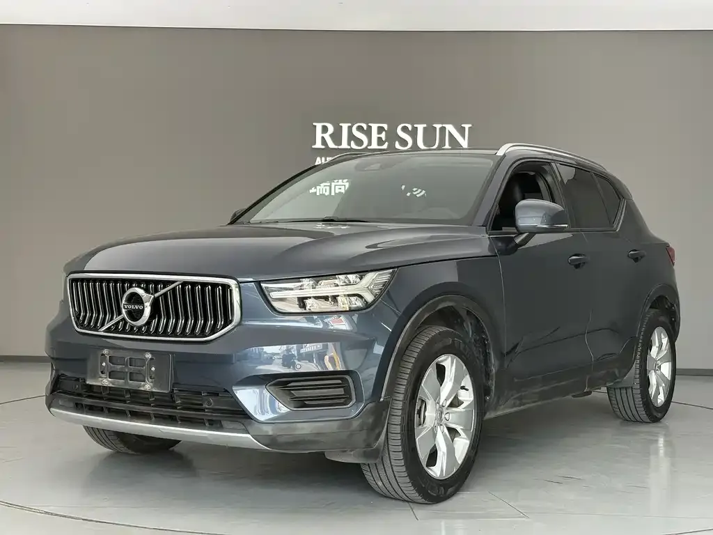2021 Volvo XC40 4WD Fashion