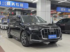2023 Audi Q7 55 TFSI quattro S line Sport, чёрный — фото 3