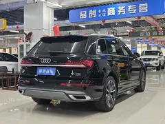 2023 Audi Q7 55 TFSI quattro S line Sport, чёрный — фото 7