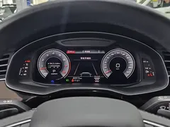 2023 Audi Q7 55 TFSI quattro S line Sport, чёрный — фото 11