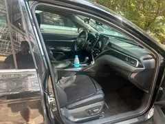 2023 Toyota Camry 2.0G Luxury, чёрный — фото 4