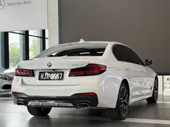 2021 BMW 5 Series 530Li Premium M Sport Package, белый — фото 5