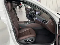 2021 BMW 5 Series 530Li Premium M Sport Package, белый — фото 11