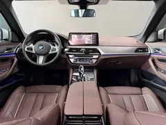 2021 BMW 5 Series 530Li Premium M Sport Package, белый — фото 13