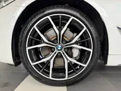 2021 BMW 5 Series 530Li Premium M Sport Package, белый — фото 16