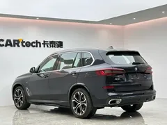 2022 BMW X5 40Li Premium M Sport Package, чёрный — фото 3
