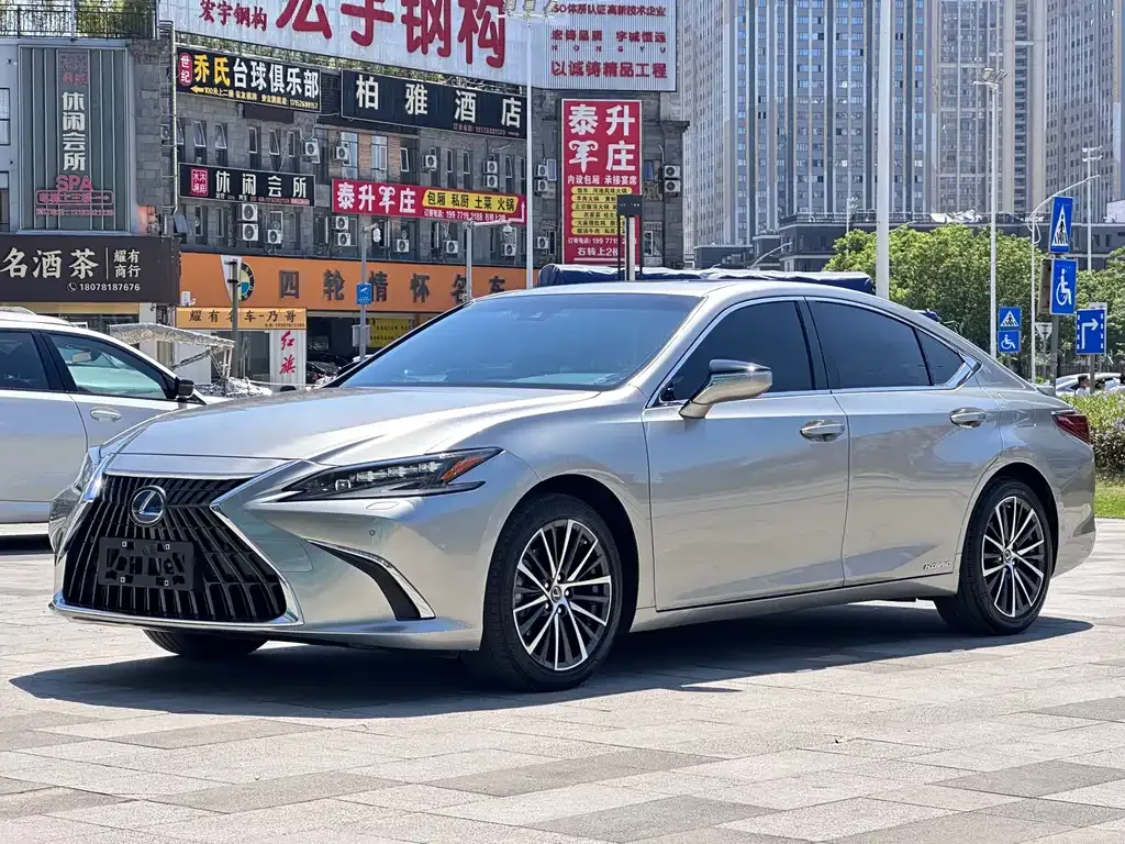 2021 Lexus ES 300h Hybrid Premium