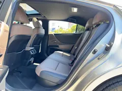 2021 Lexus ES 300h Hybrid Premium — фото 8