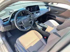 2021 Lexus ES 300h Hybrid Premium — фото 9