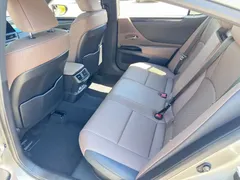 2021 Lexus ES 300h Hybrid Premium — фото 10
