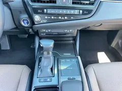 2021 Lexus ES 300h Hybrid Premium — фото 16