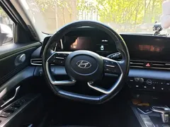 2021 Hyundai Elantra 1.5L CVT LUX Premium, белый — фото 6