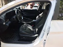 2021 Hyundai Elantra 1.5L CVT LUX Premium, белый — фото 11