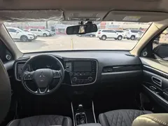 2021 Mitsubishi Outlander 2.0L 2WD 5, белый — фото 5