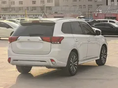 2021 Mitsubishi Outlander 2.0L 2WD 5, белый — фото 7