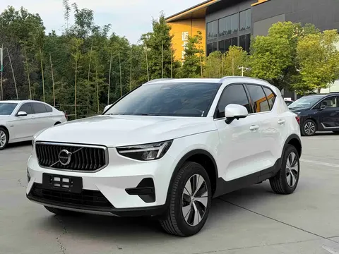 2023 Volvo XC40 Luxury